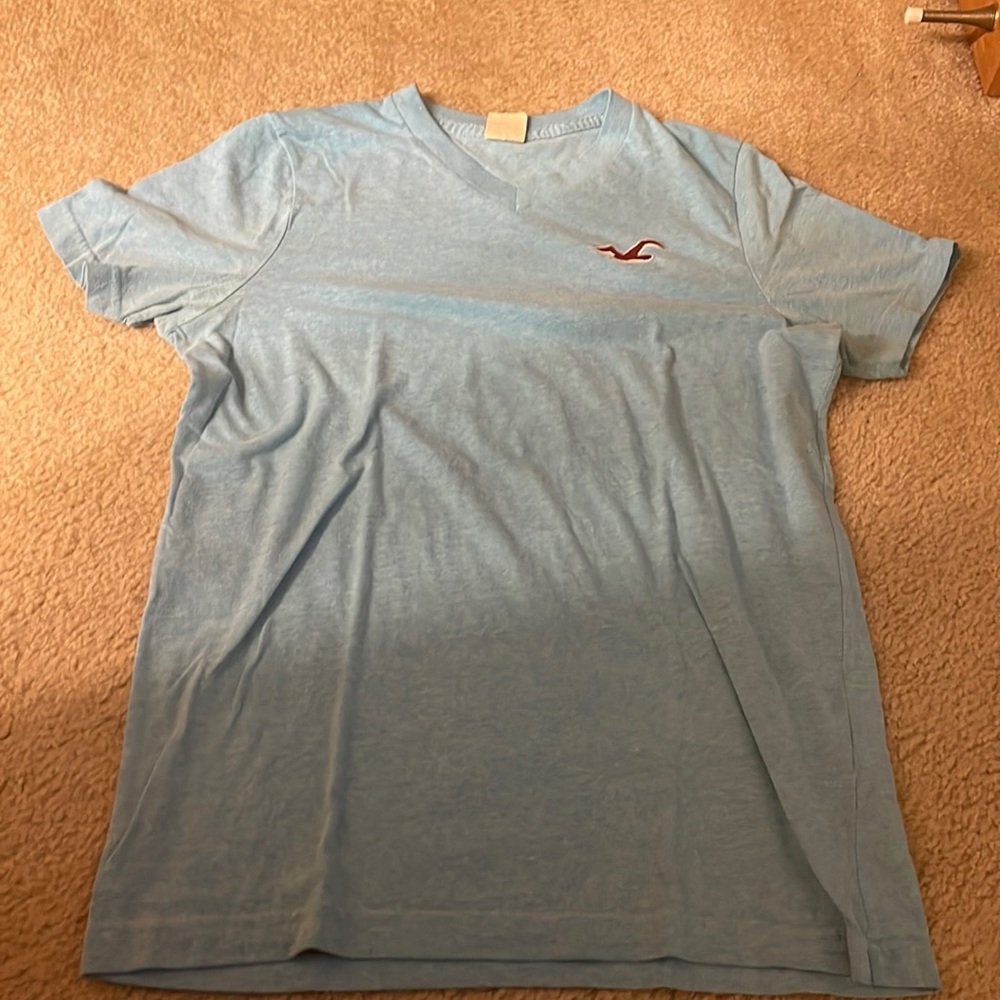 Hollister mens L v neck shirt